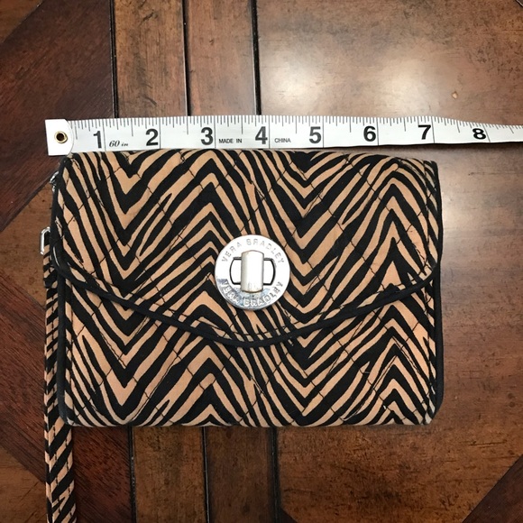 Vera Bradley Your Turn Smartphone Wristlet - Picture 9 of 9